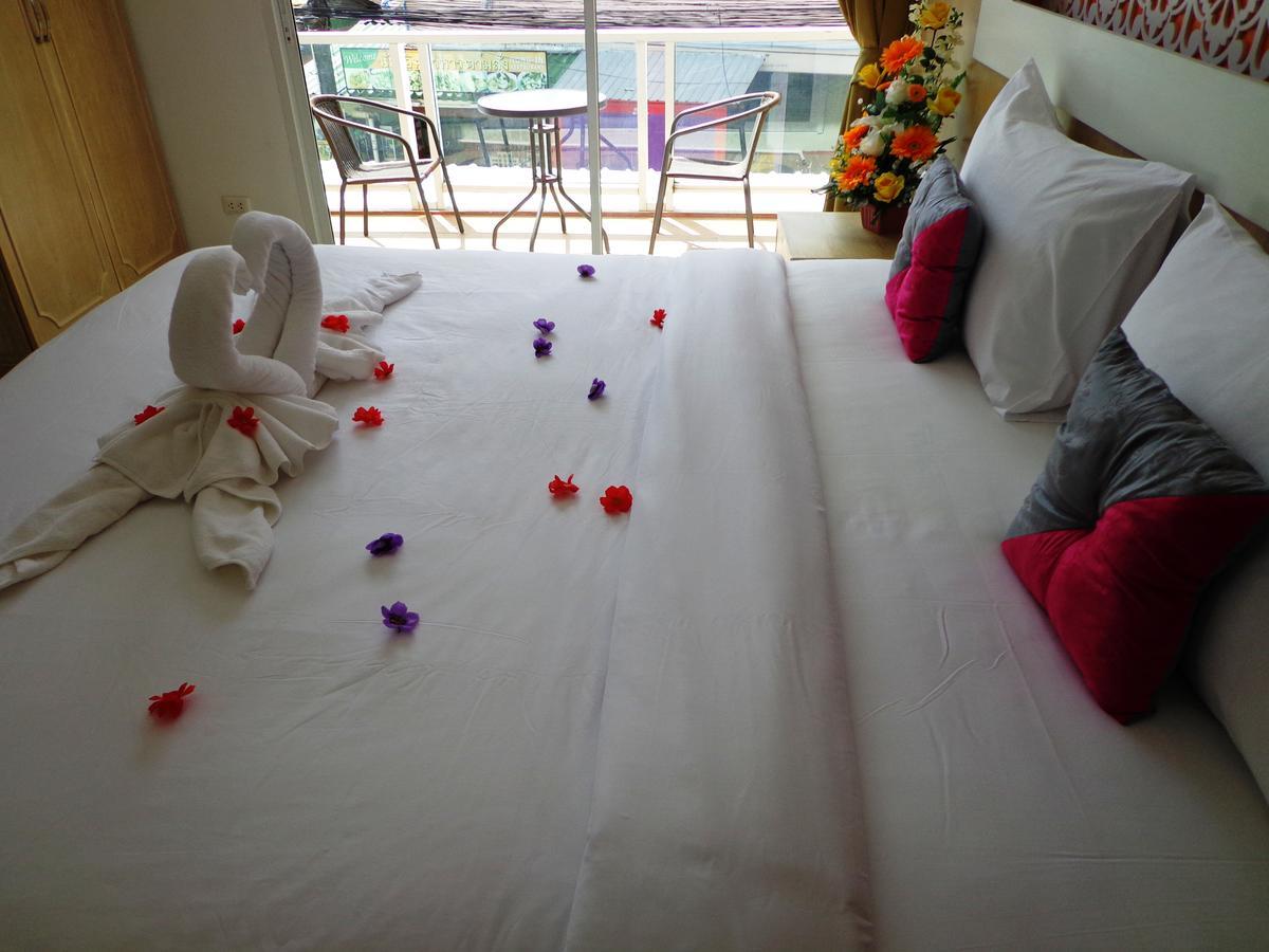 Red Sapphire Hotel Patong Extérieur photo
