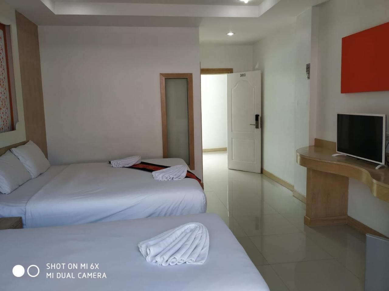 Red Sapphire Hotel Patong Extérieur photo